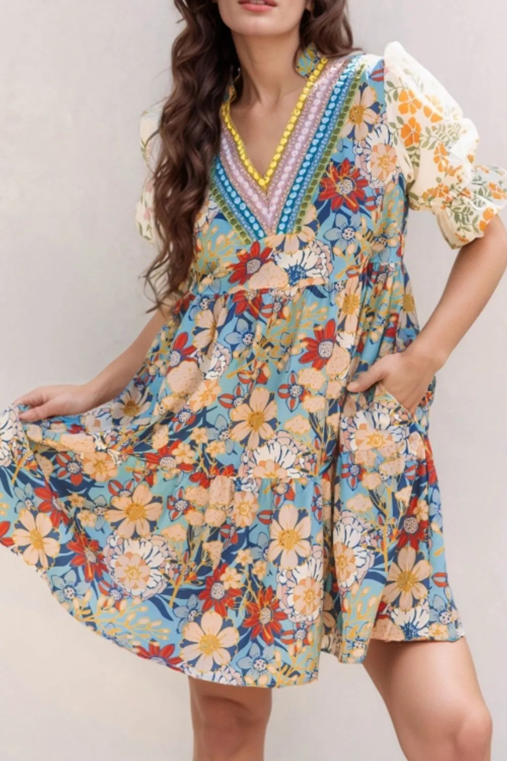 CM | Minivestido estampado con mangas de muesca y volantes