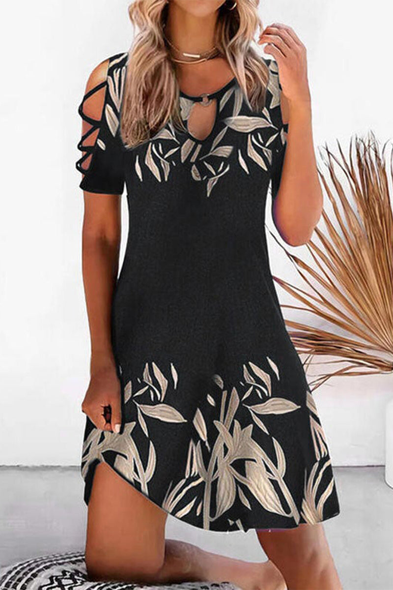 CM | Vestido corto con recortes y estampado de hojas
