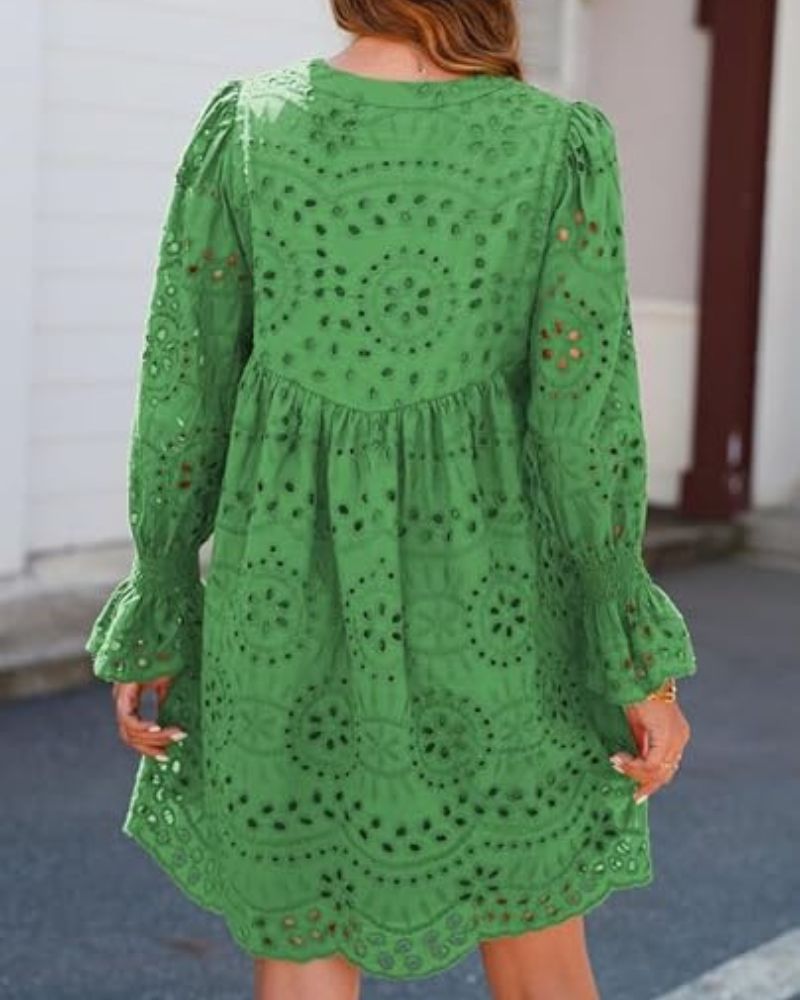 CM | Vestido corto de encaje con encanto atemporal