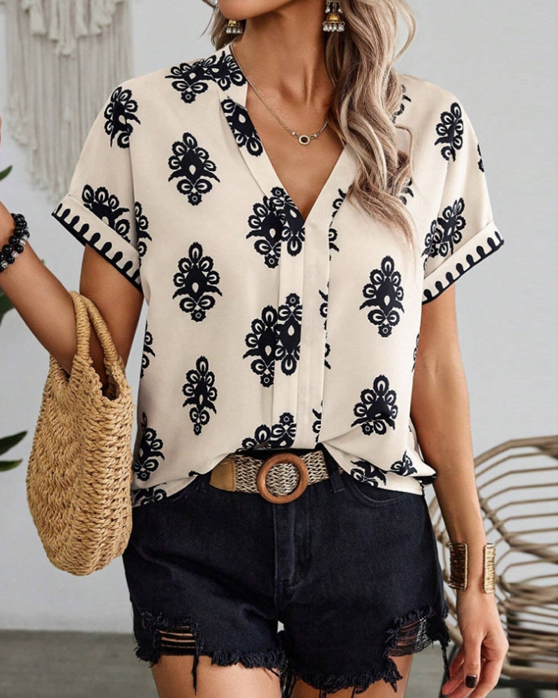 CM | Elegante blusa estampada con escote en V y manga corta