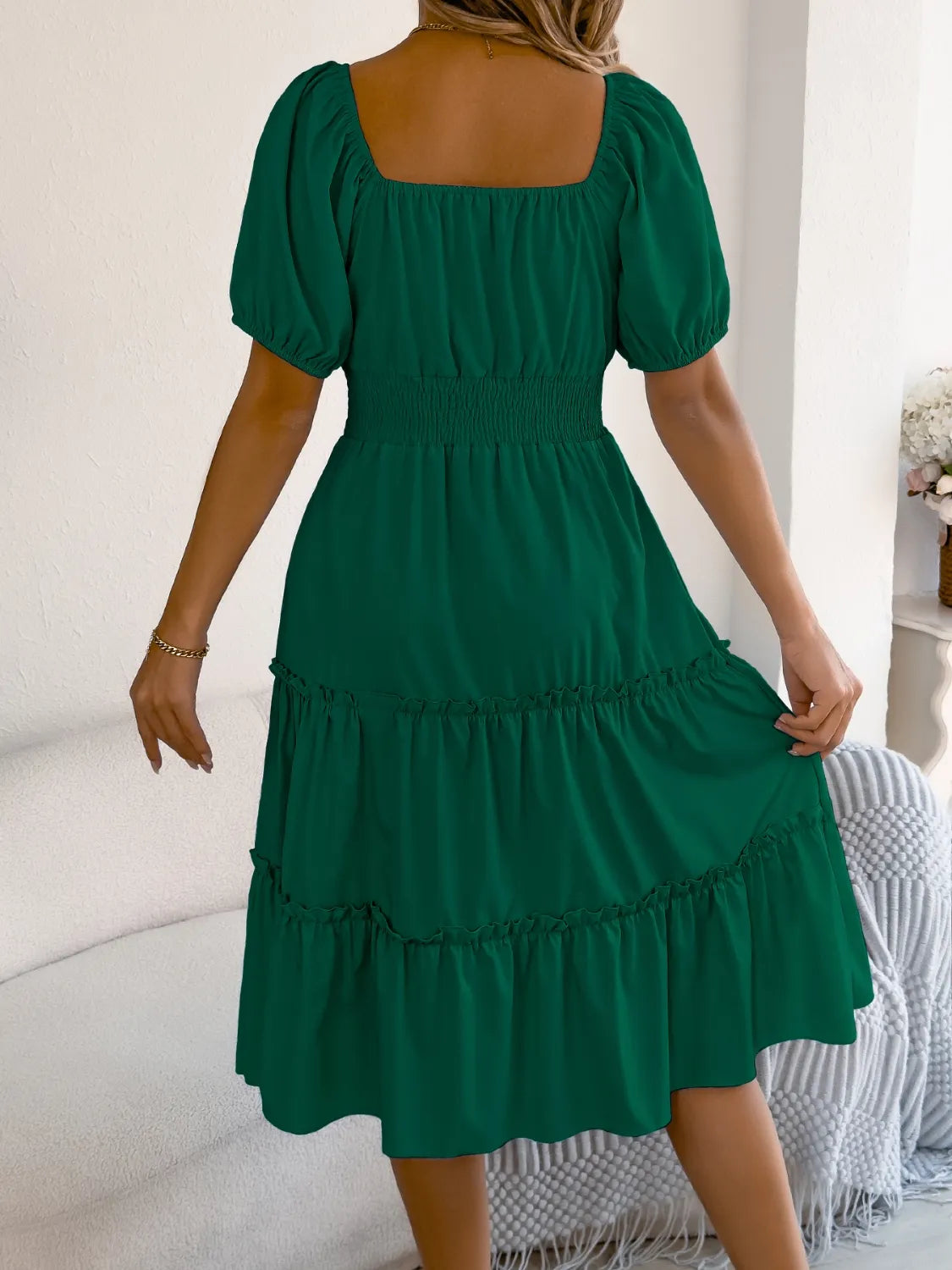 CM | Escote cuadrado Vestido corto con mangas abullonadas