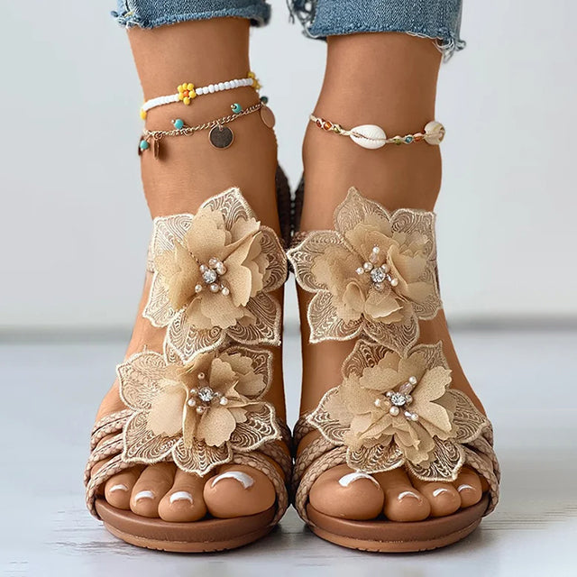 CM | Sandalias de cuña con adorno floral