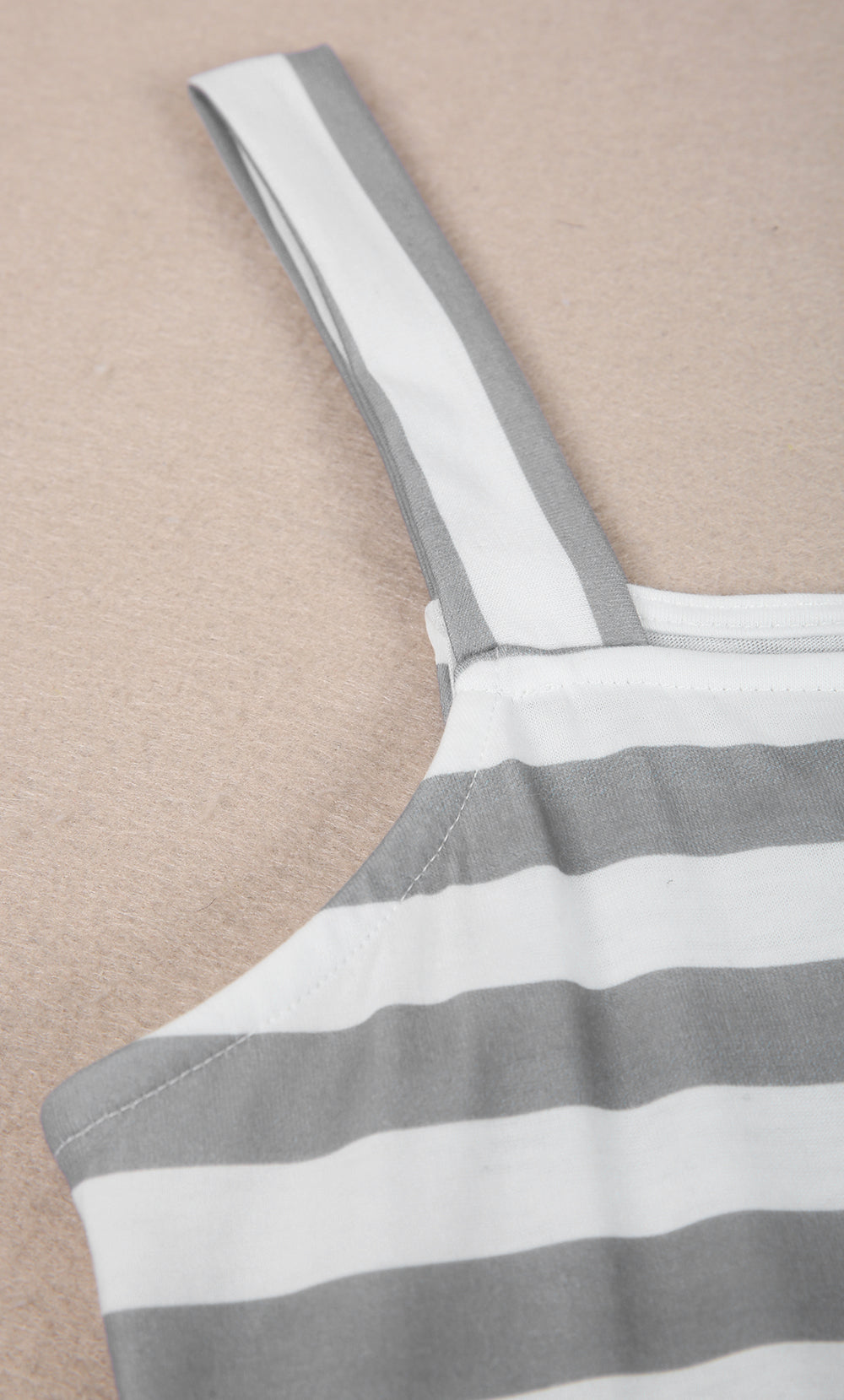 CM | Vestido largo con volantes y rayas
