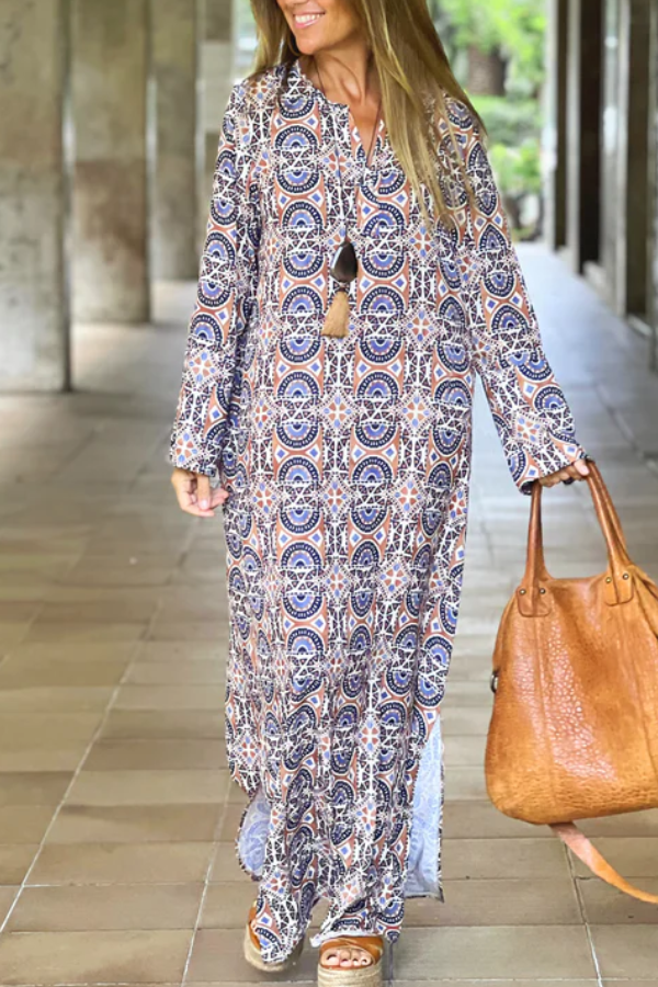 CM | Vestido largo con cuello en V y abertura estampada