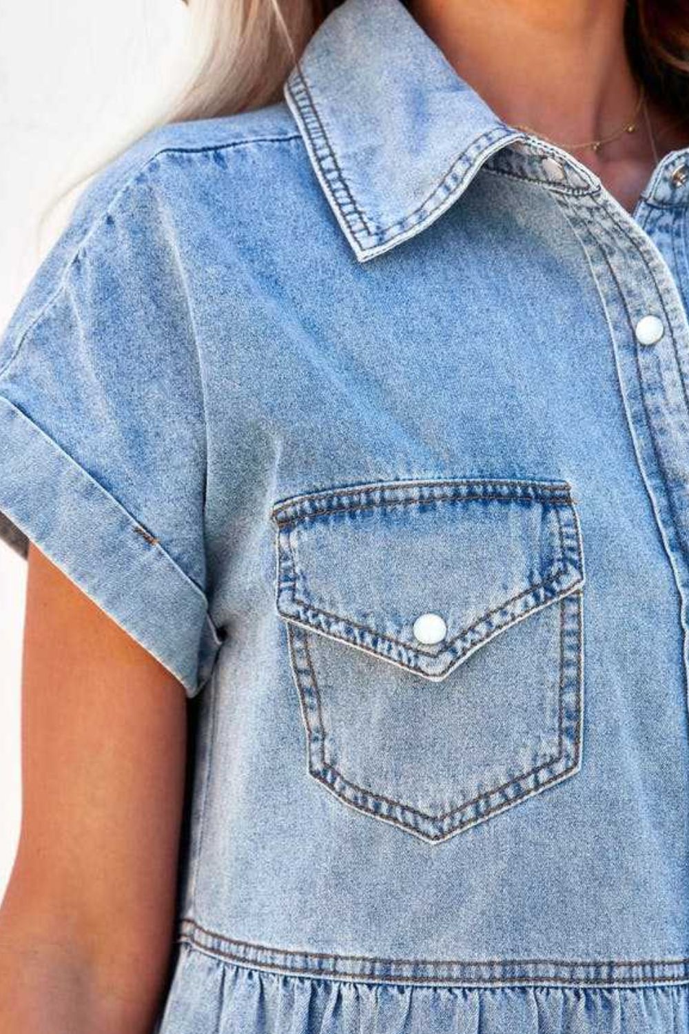 CM | Minivestido vaquero abotonado con dobladillo crudo