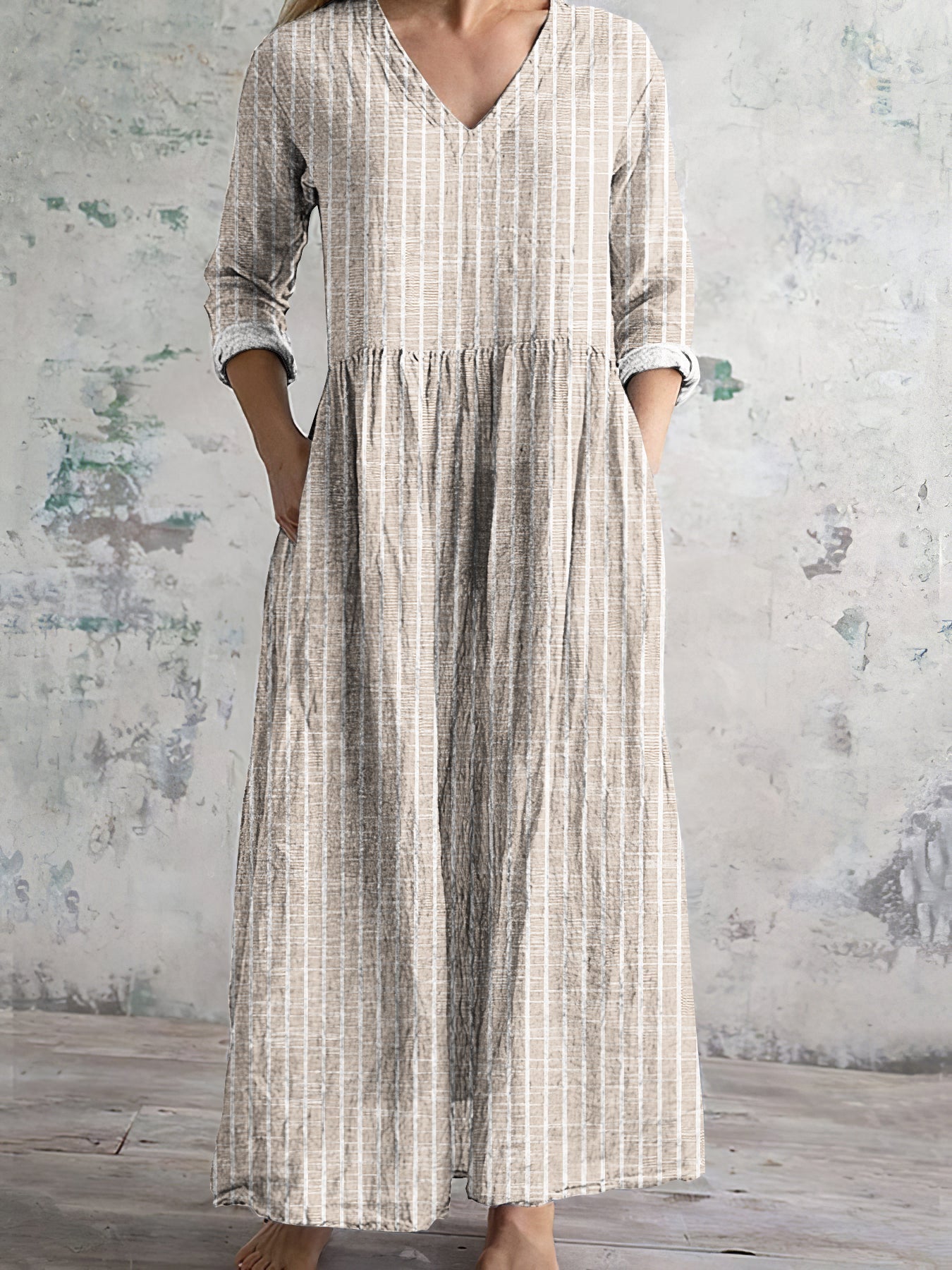 CM | Maxivestido de mujer - Fibras naturales - Corte relajado - Cuello en pico - Mangas largas - A rayas