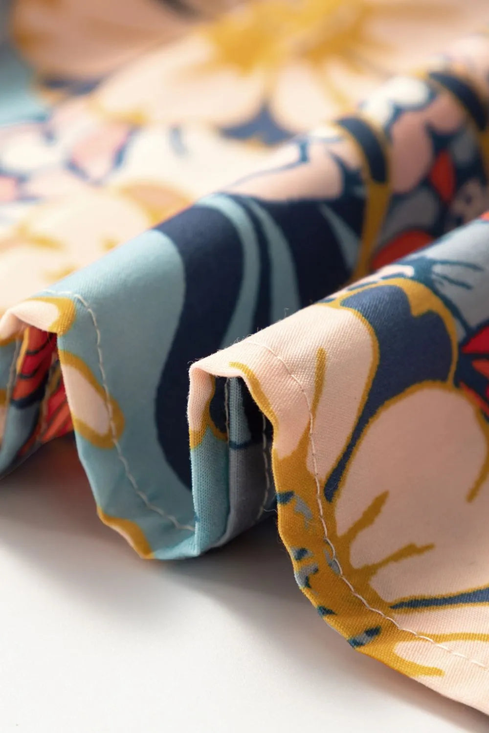 CM | Minivestido estampado con mangas de muesca y volantes