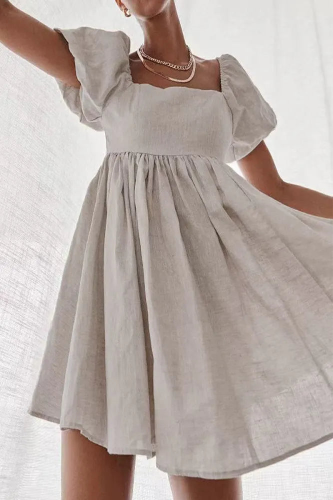 CM | Vestido casual sencillo con parches monocromáticos, escote cuadrado y manga corta princesa