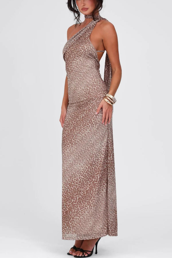 CM | maxi vestido con tirantes en la espalda y estampado de leopardo al bies