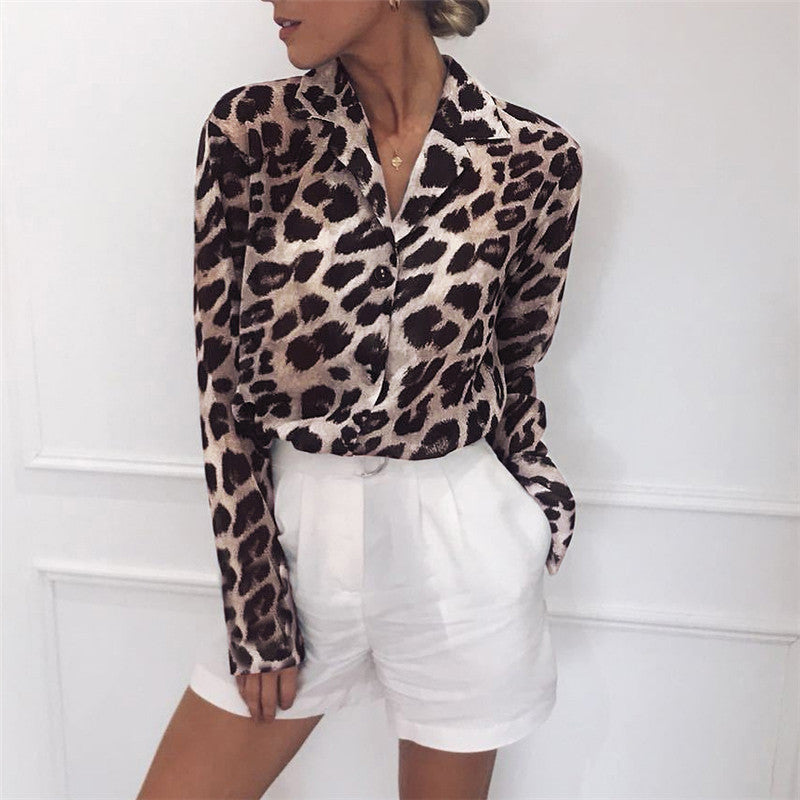 CM | Elegante blusa de manga larga con estampado de leopardo y cuello vuelto