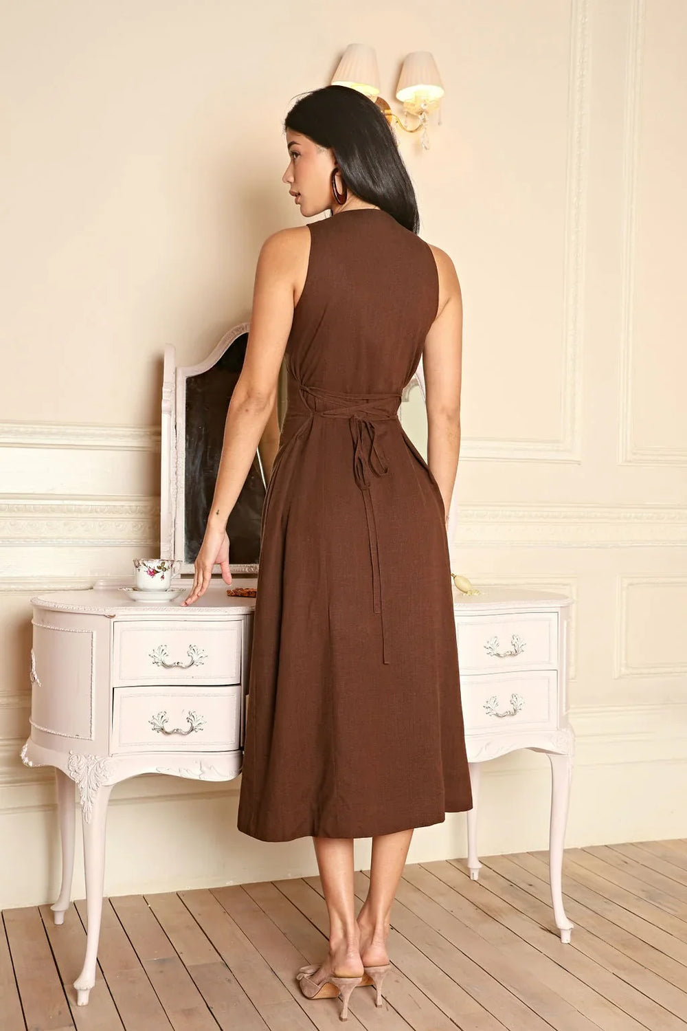 CM | Vestido midi sin mangas con tapeta de botones de estilo elegante