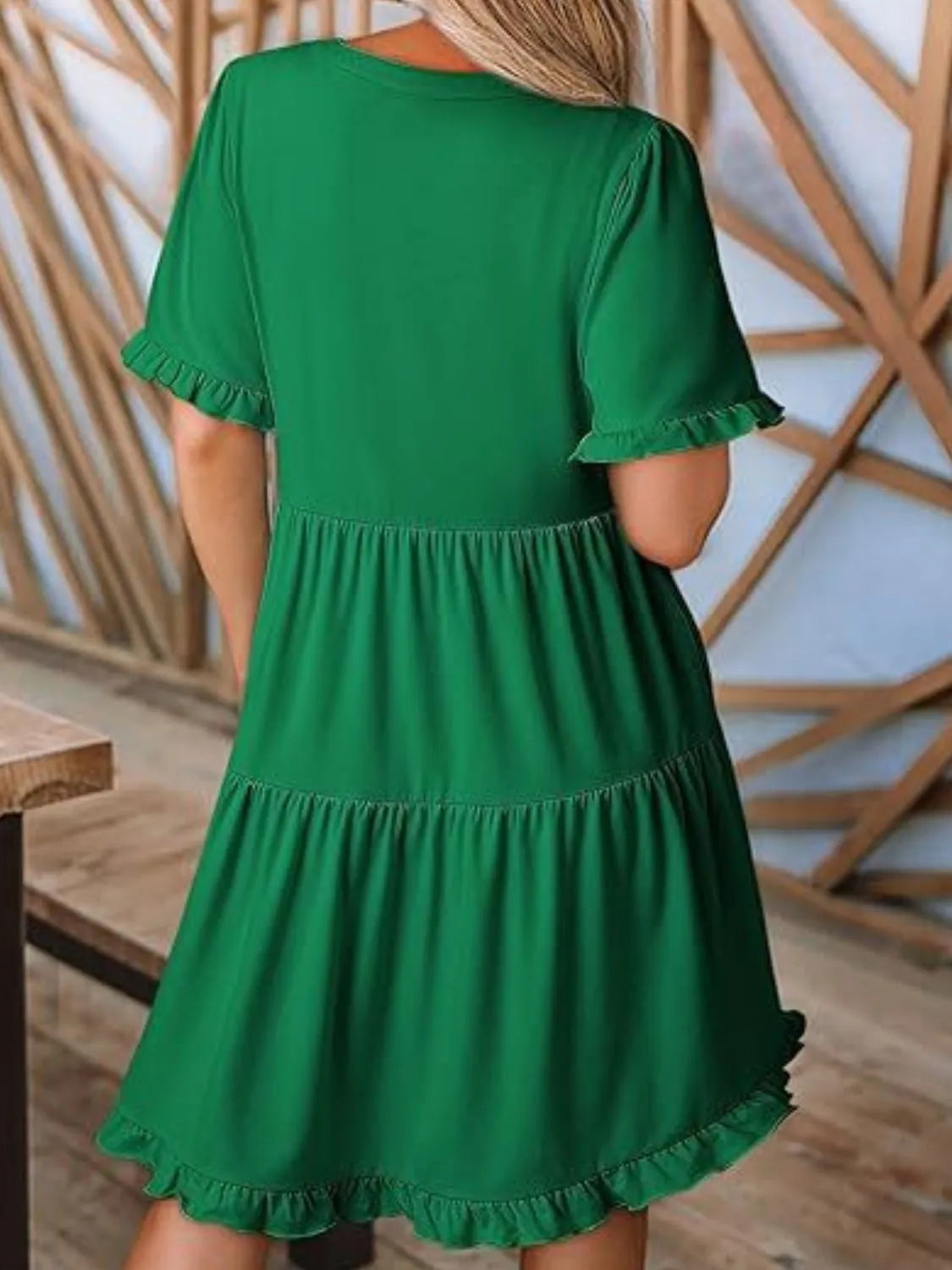 CM | Minivestido de manga corta con escote escalonado