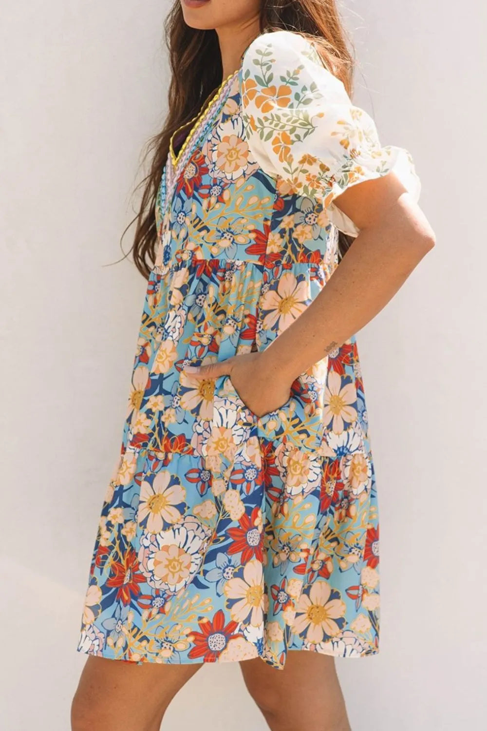 CM | Minivestido estampado con mangas de muesca y volantes