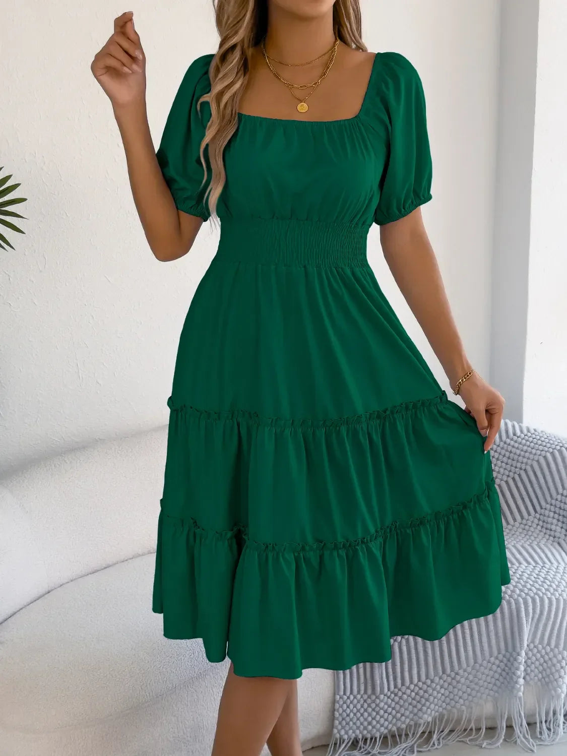 CM | Escote cuadrado Vestido corto con mangas abullonadas