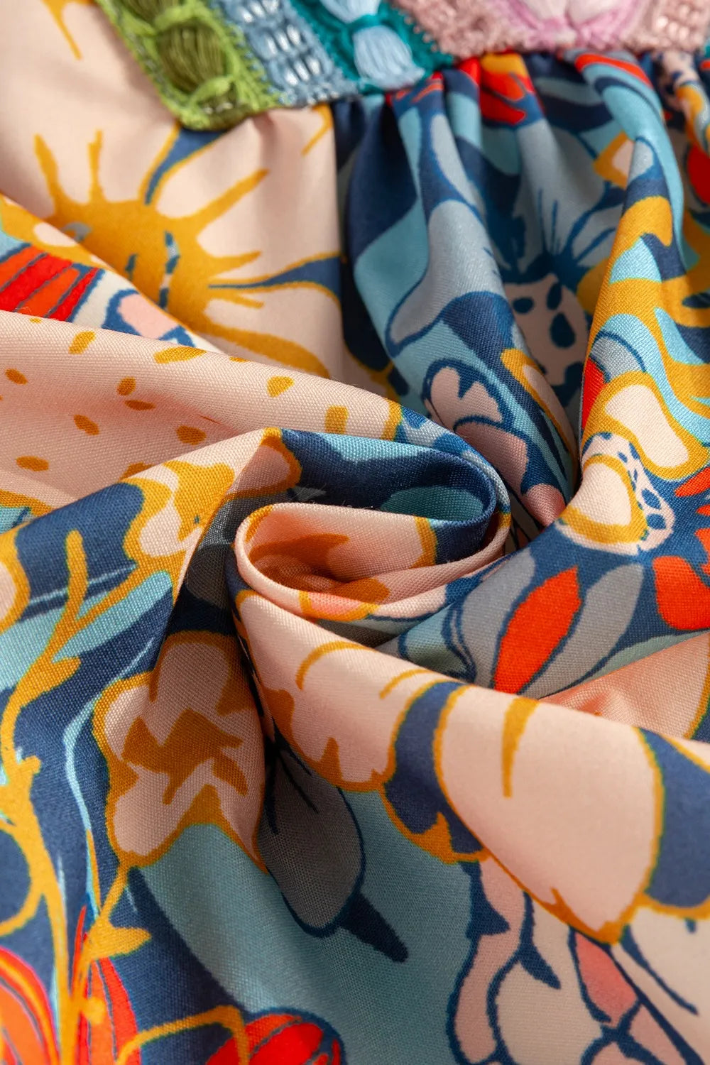 CM | Minivestido estampado con mangas de muesca y volantes