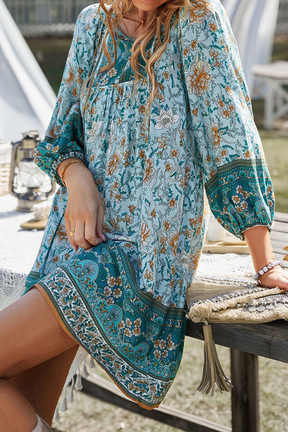 CM | Devine Minivestido estampado con escote anudado