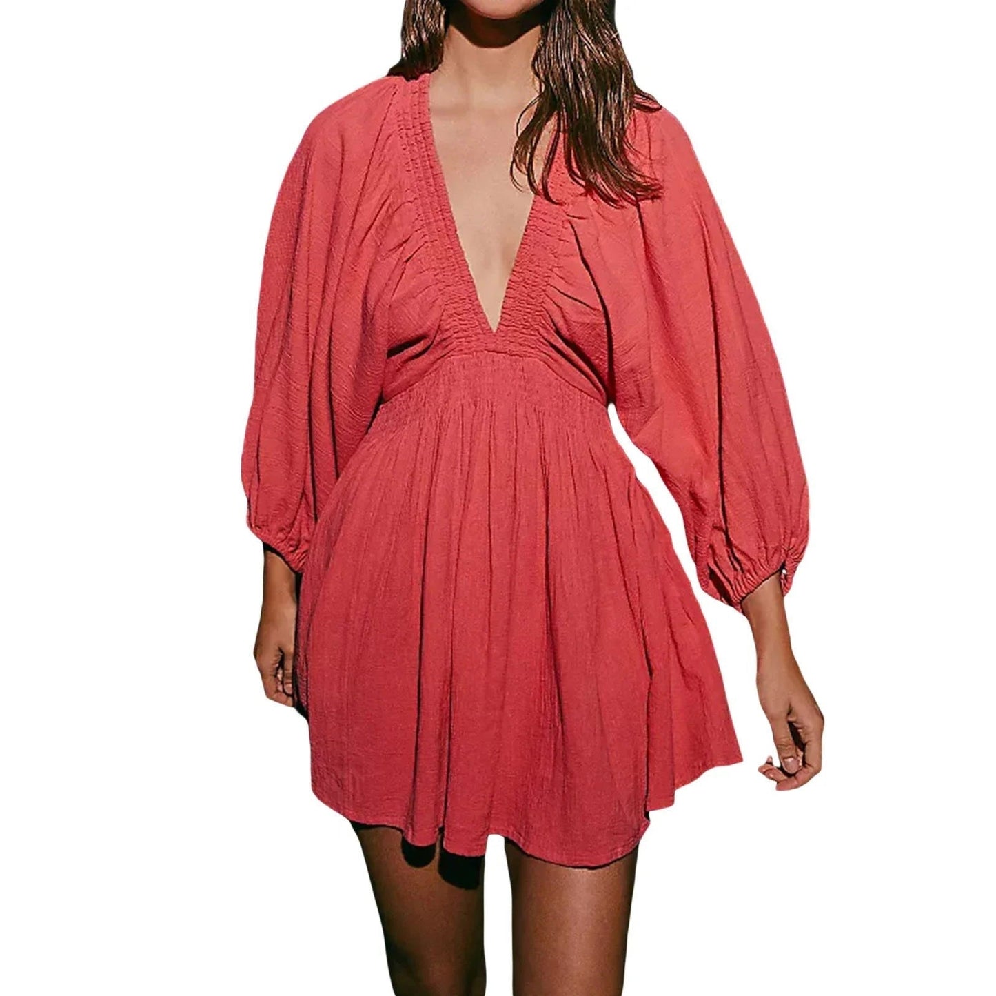 CM | Minivestido chic con un profundo escote en V para una elegancia sin esfuerzo