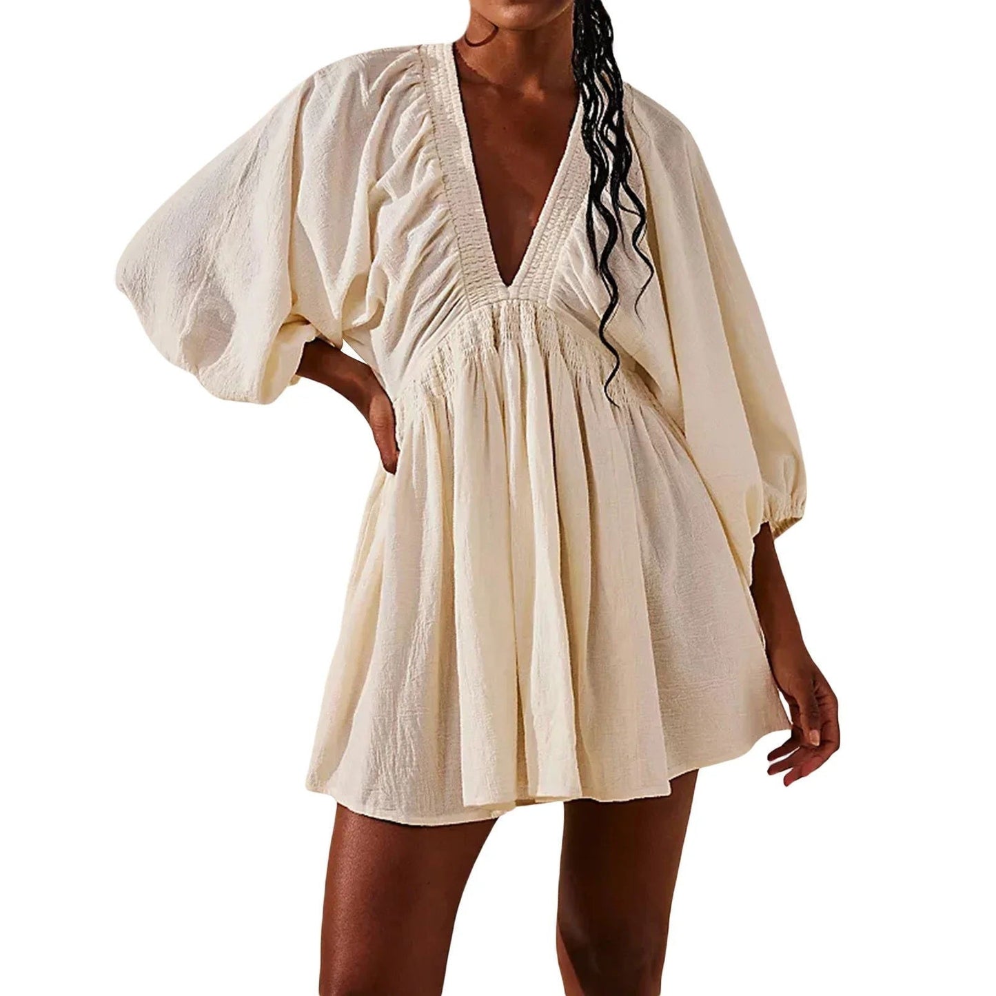 CM | Minivestido chic con un profundo escote en V para una elegancia sin esfuerzo