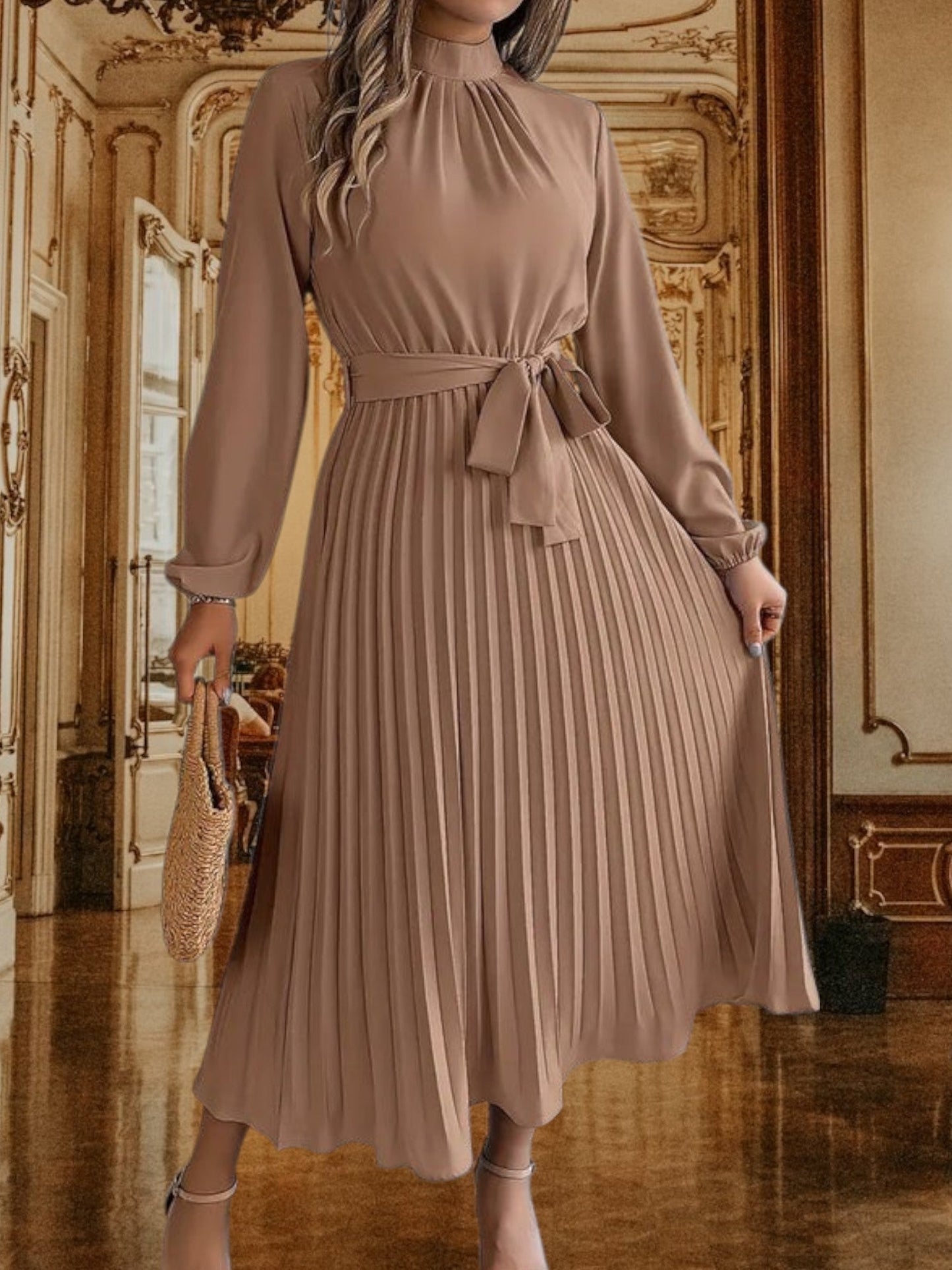 CM | Vestido midi plisado con cinturón y manga larga