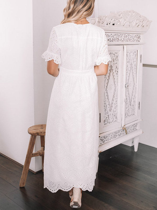 CM | Vestido midi con bordado de ojales y tapeta de botones
