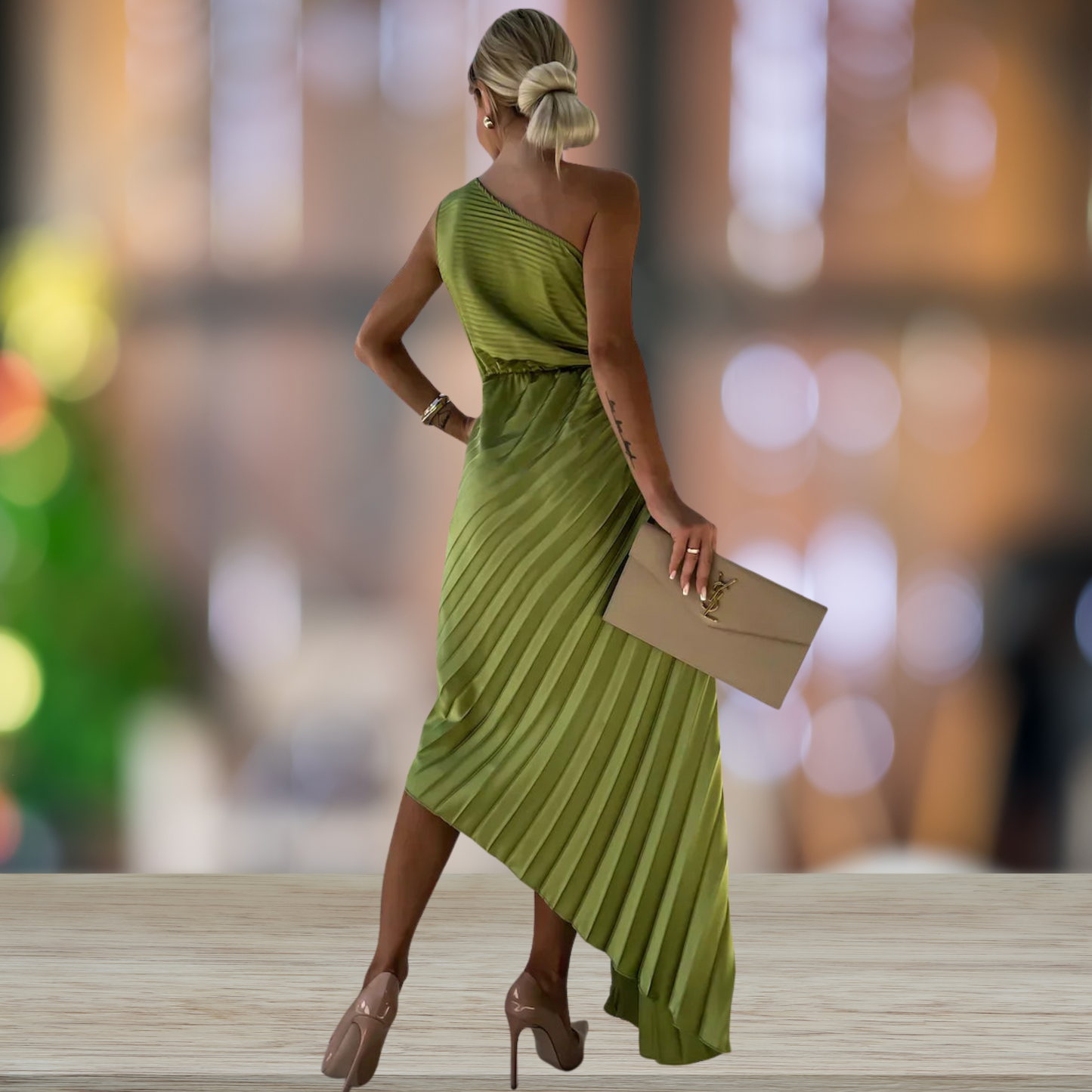 CM | Vestido largo con pliegues y escote inclinado - fluido y elegante