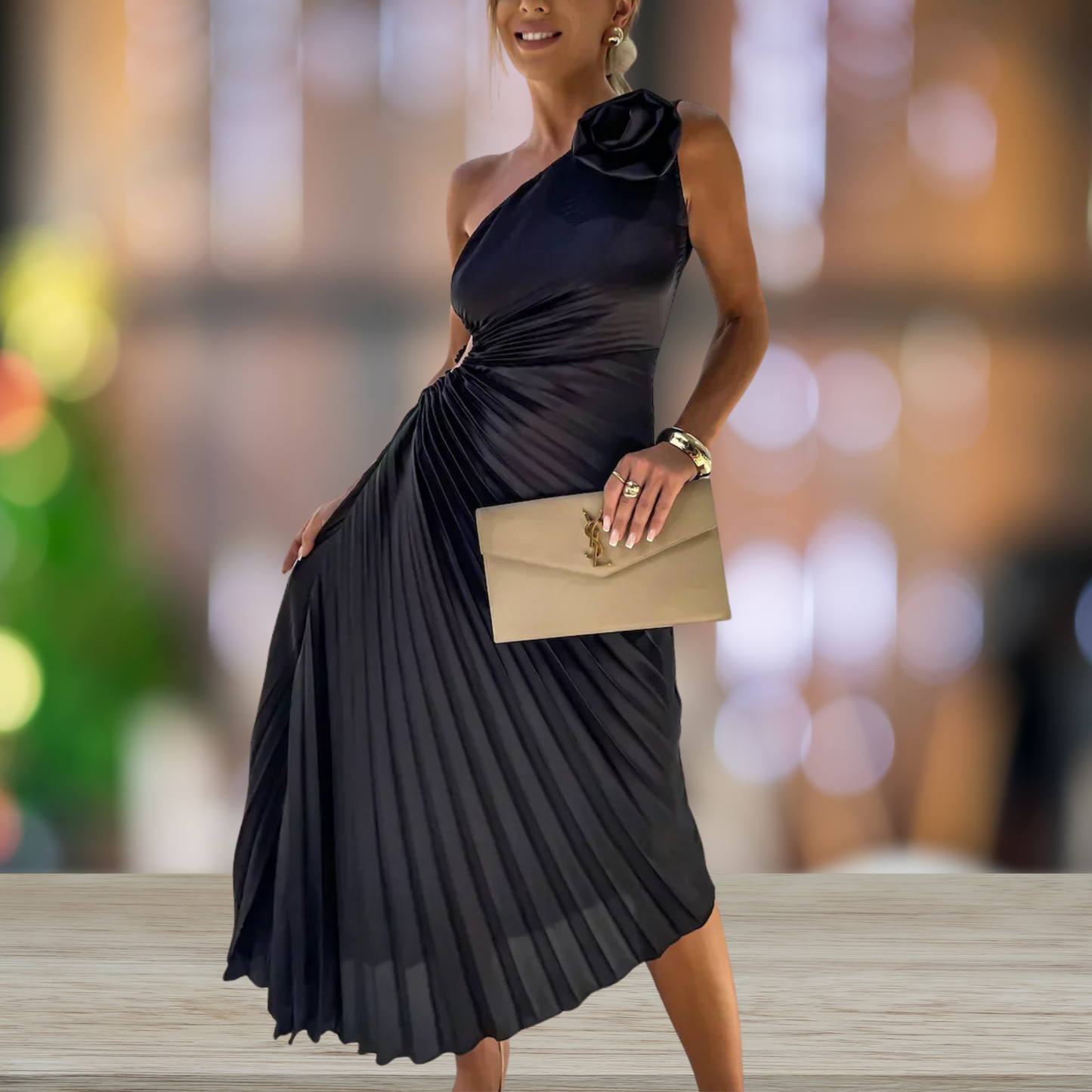 CM | Vestido largo con pliegues y escote inclinado - fluido y elegante