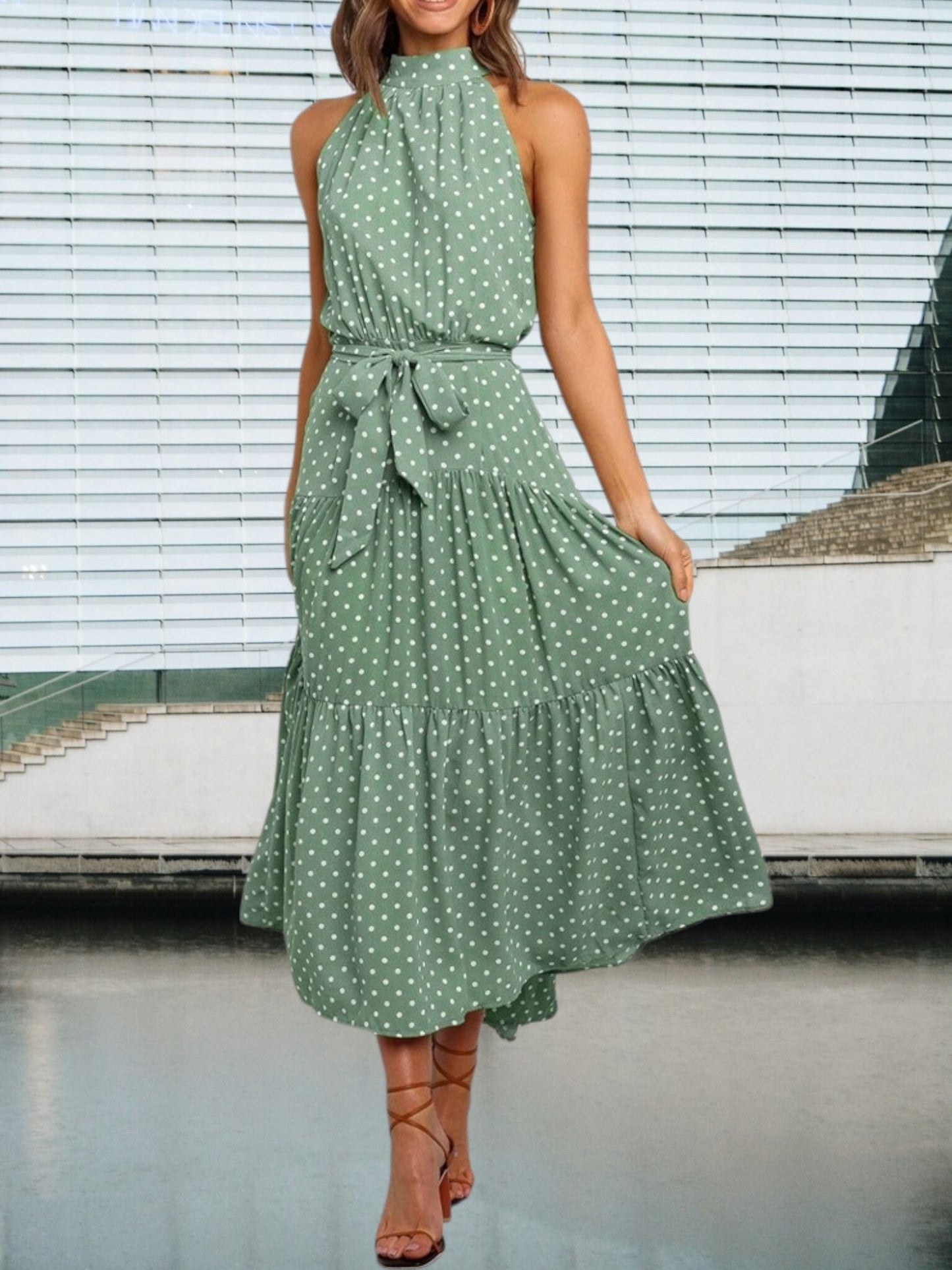 CM | Juguetón vestido midi con lunares y cinturón en la cintura