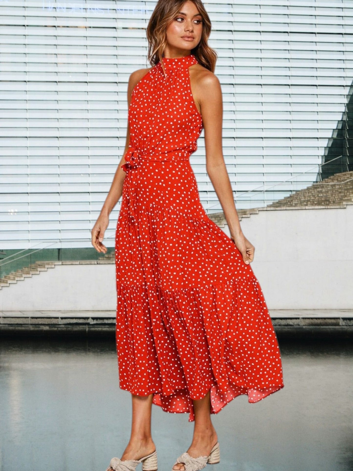 CM | Juguetón vestido midi con lunares y cinturón en la cintura