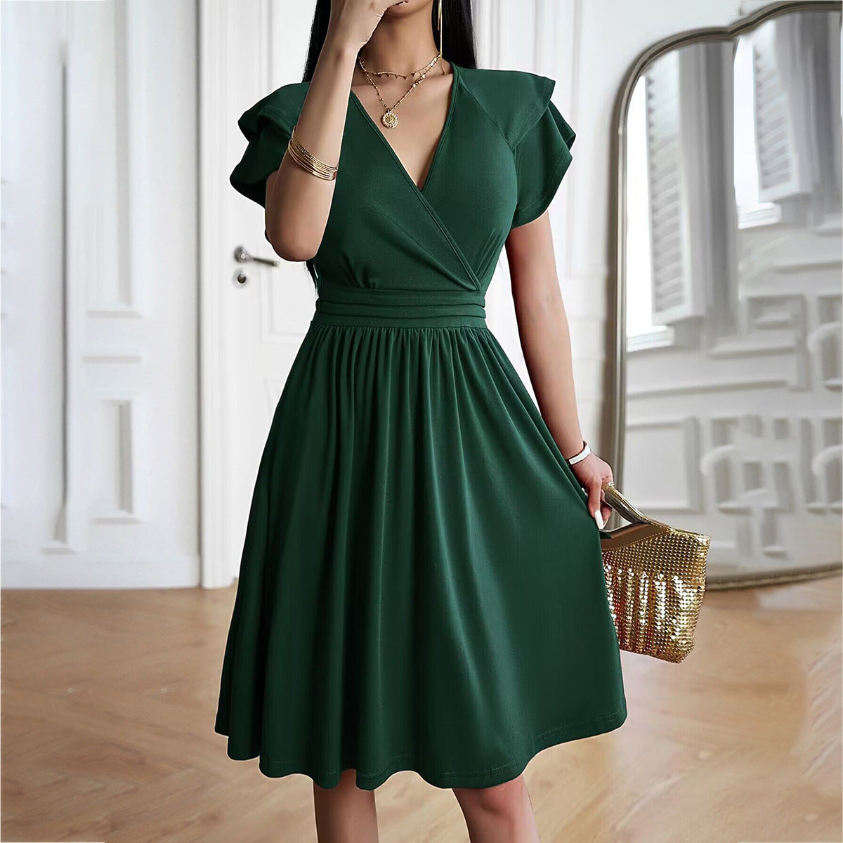CM | Elegante vestido corto entallado y plisado