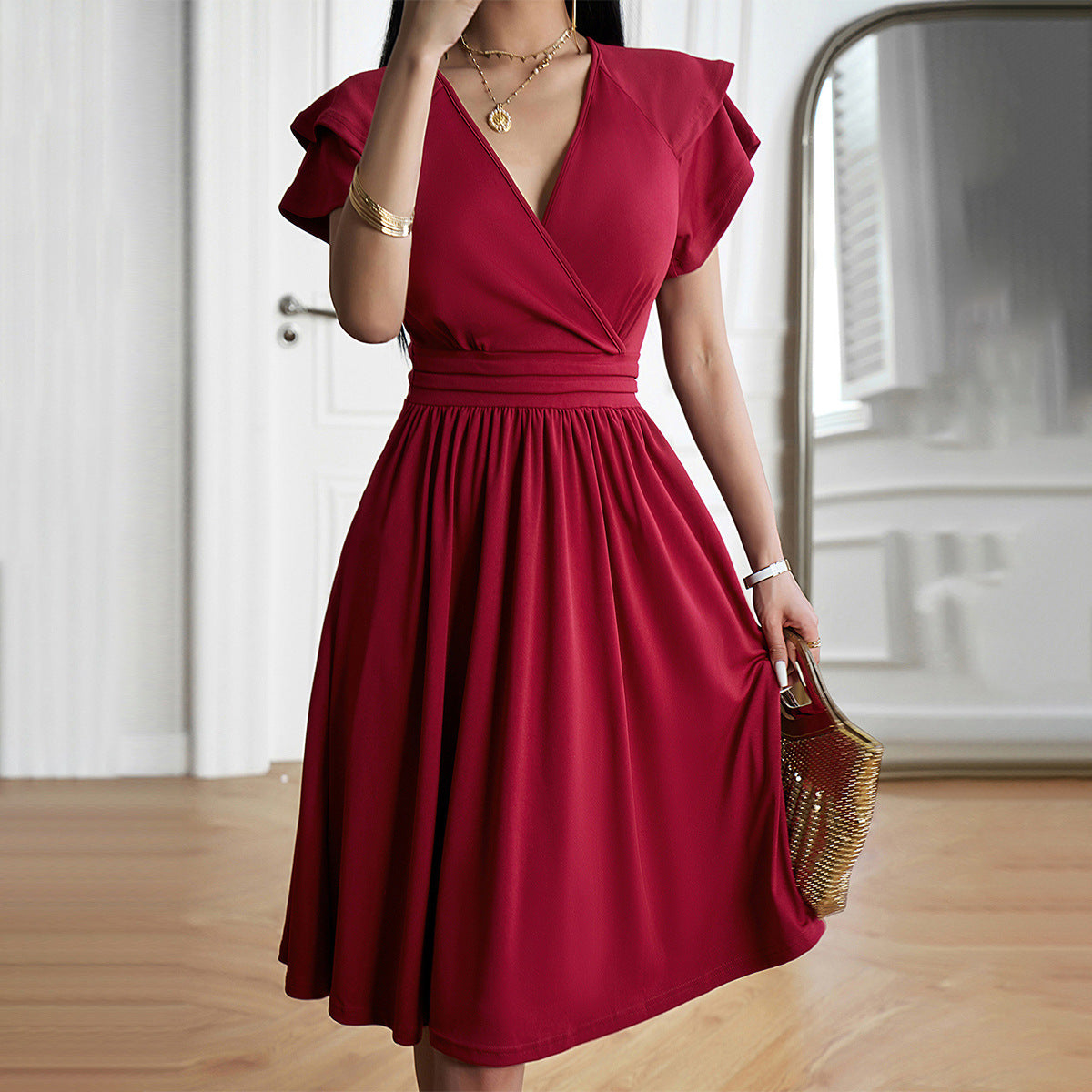 CM | Elegante vestido corto entallado y plisado