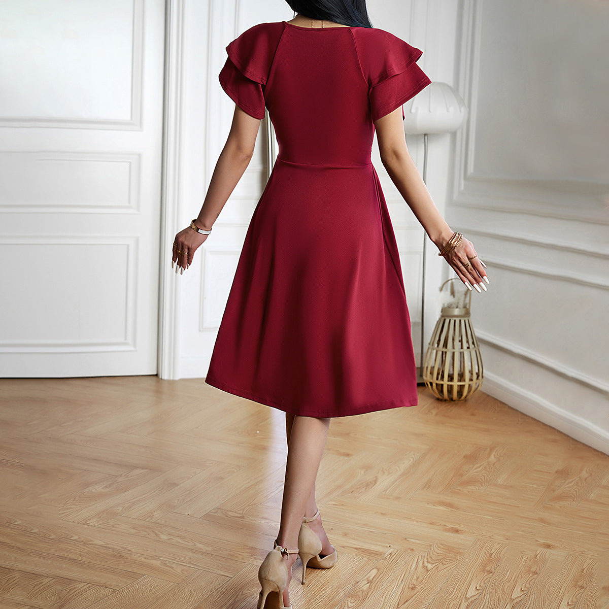 CM | Elegante vestido corto entallado y plisado