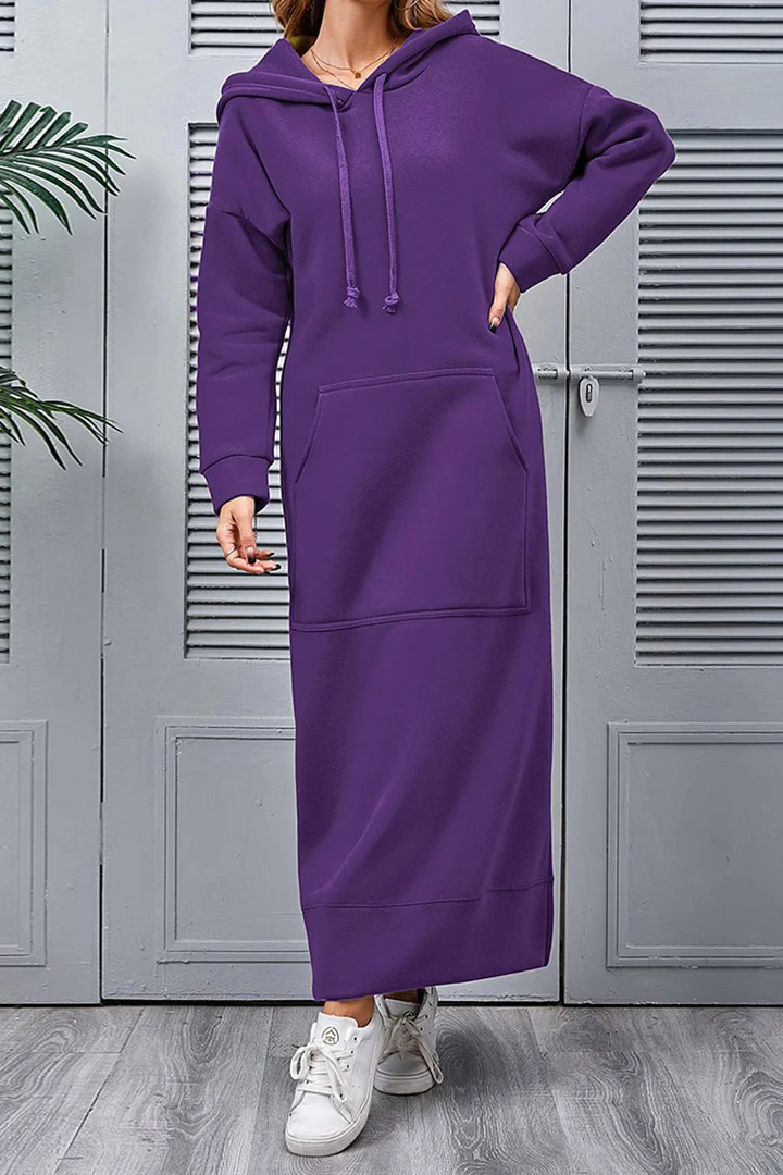 CM | Elegante vestido monocromo con capucha, bolsillos y abertura