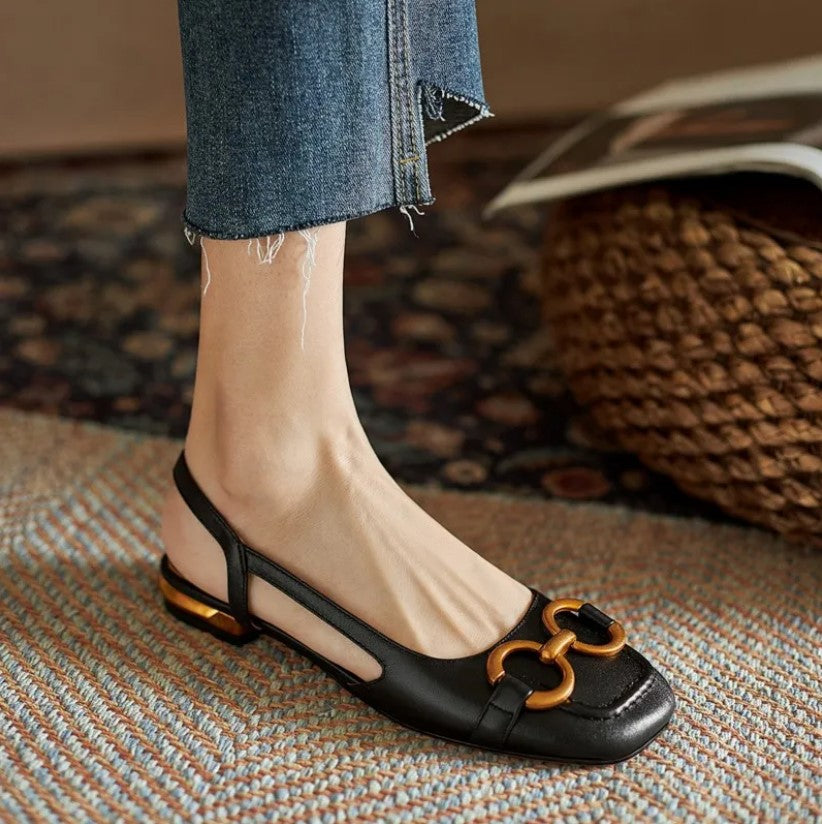 CM | SANDALIAS CON HEBILLA METÁLICA