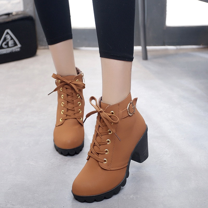 CM | con tacón alto y color sólido para los cordones