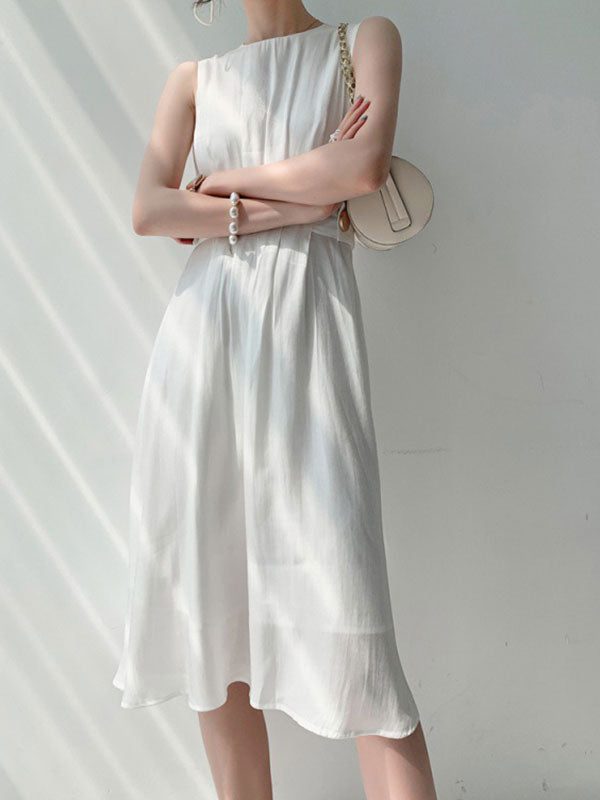 CM | Vestido midi de satén con adorno de botones