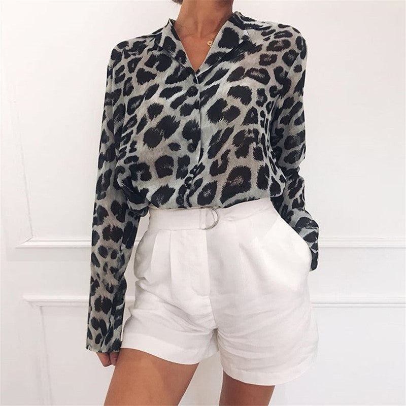 CM | Elegante blusa de manga larga con estampado de leopardo y cuello vuelto