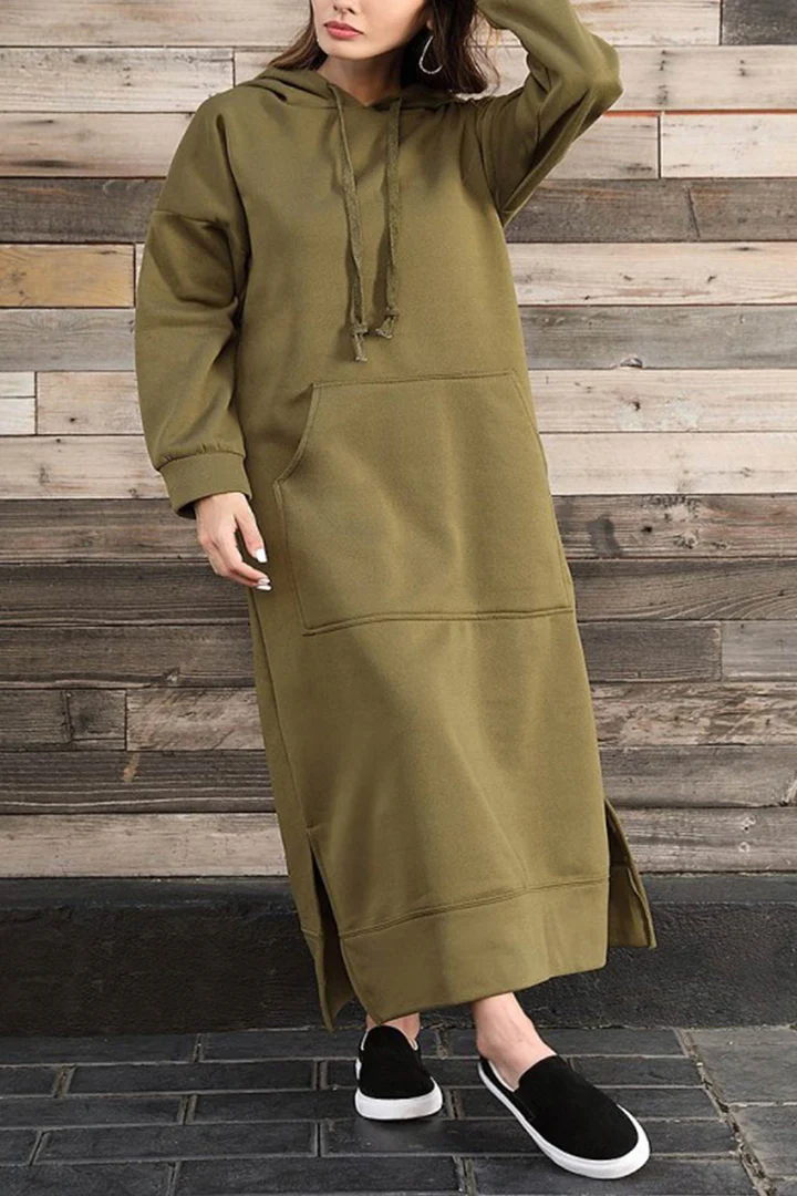 CM | Elegante vestido monocromo con capucha, bolsillos y abertura