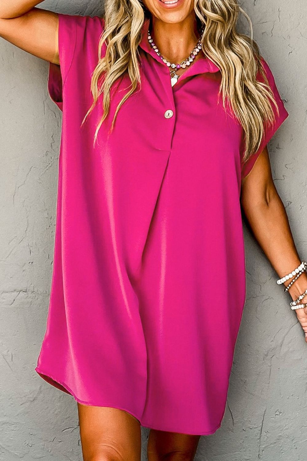 CM | Mini vestido camisero abotonado con cuello
