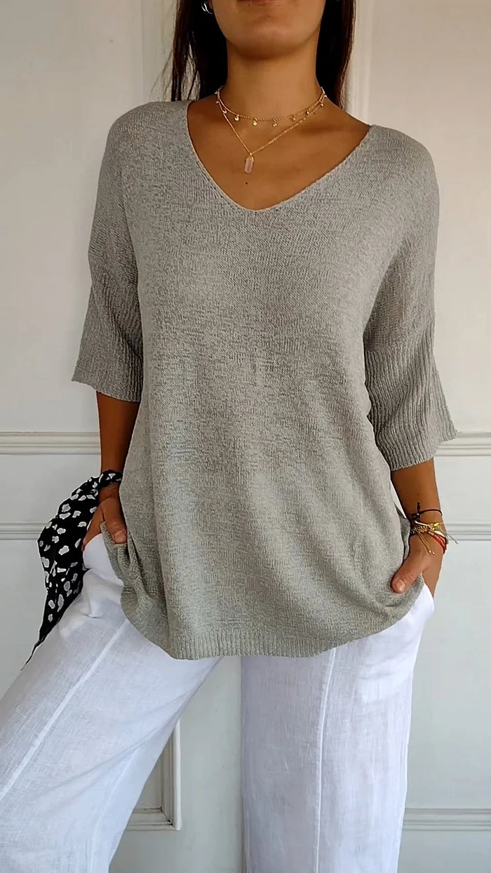 CM | Cómoda blusa con escote en V y corte holgado. Blusa informal y holgada con mangas de longitud media.