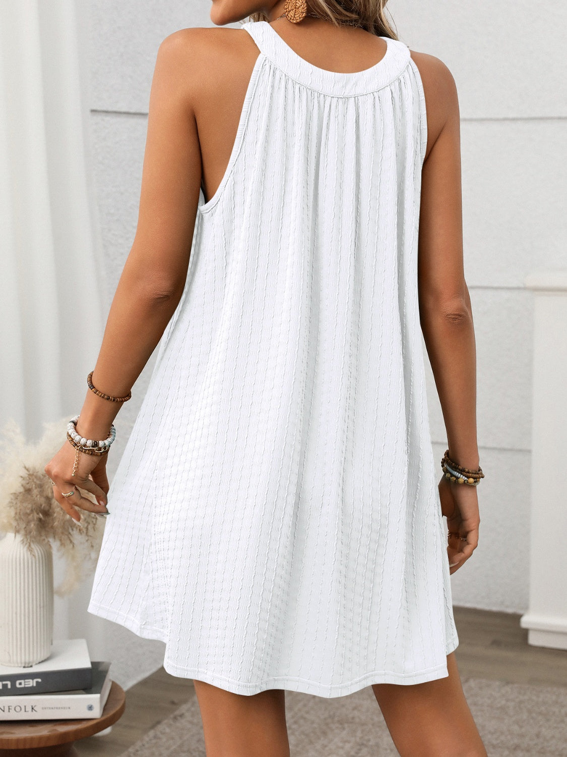 CM | Minivestido texturizado con escote griego