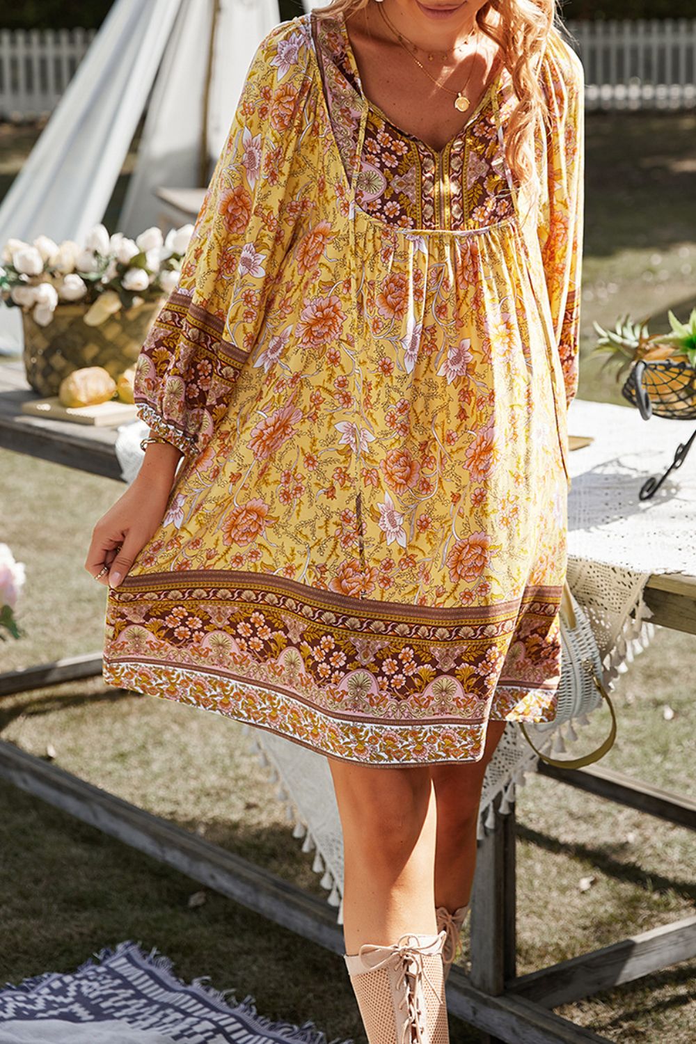 CM | Devine Minivestido estampado con escote anudado