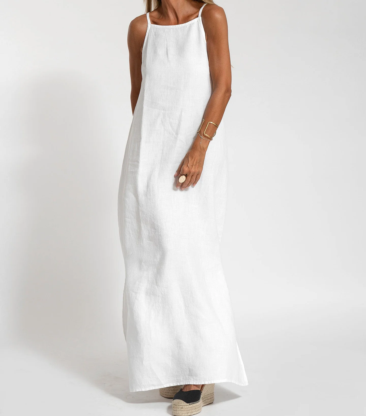 CM | Vestido largo sin mangas de lino y algodón en elegancia monocromática