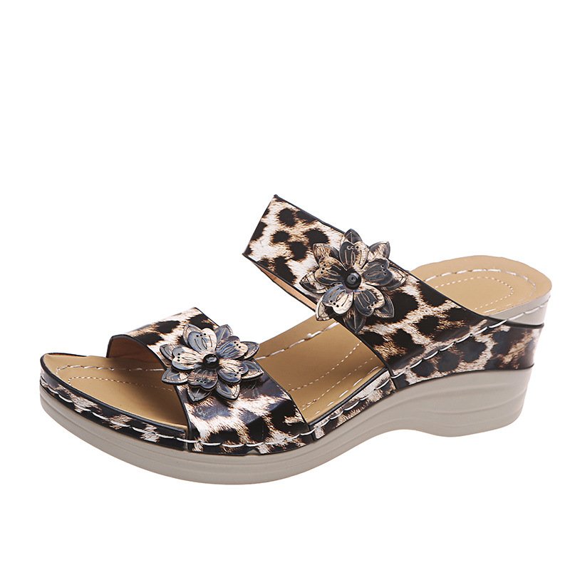 CM | Sandalias de cuña de piel con estampado de leopardo y suela blanda