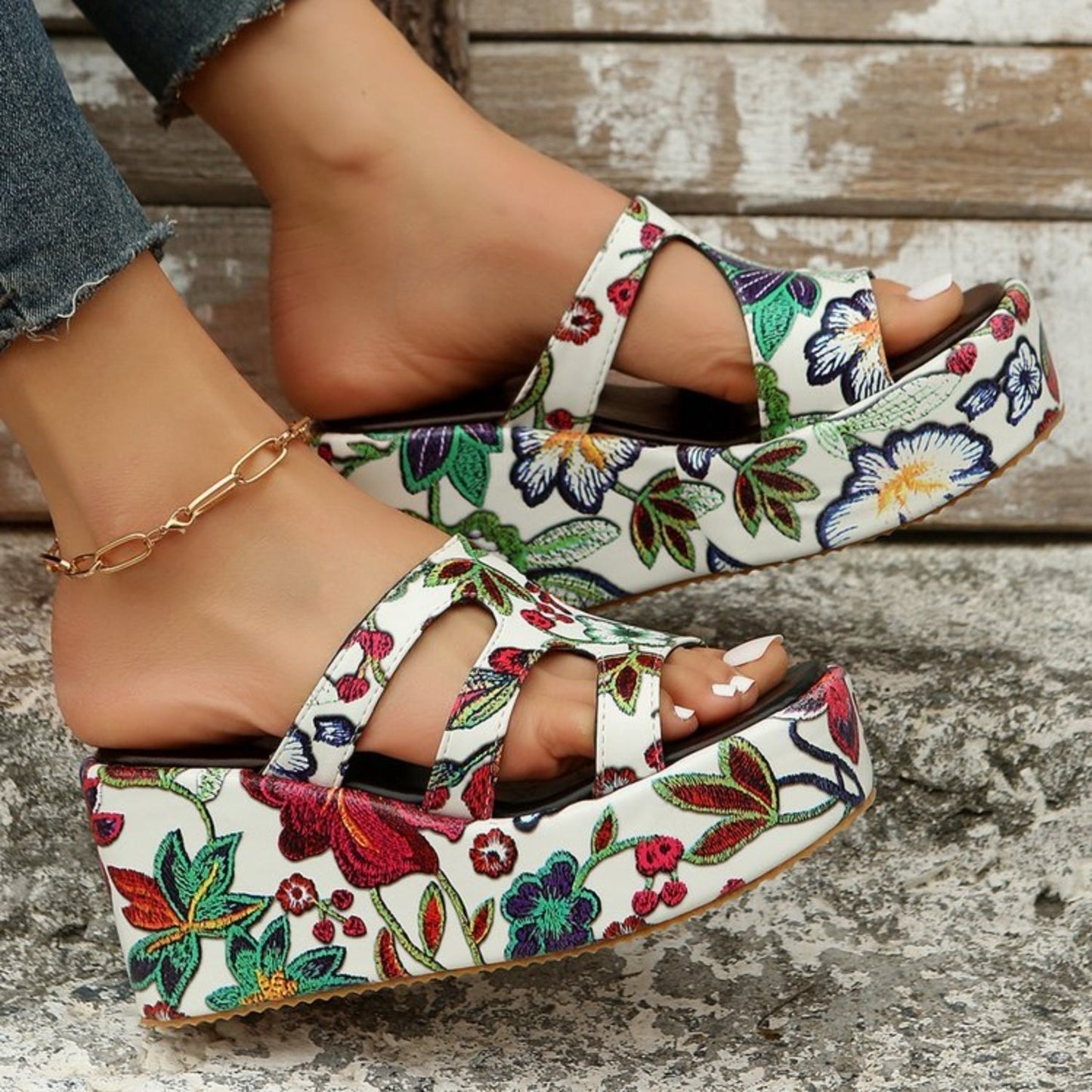 CM | Sandalias peep toe florales recortadas