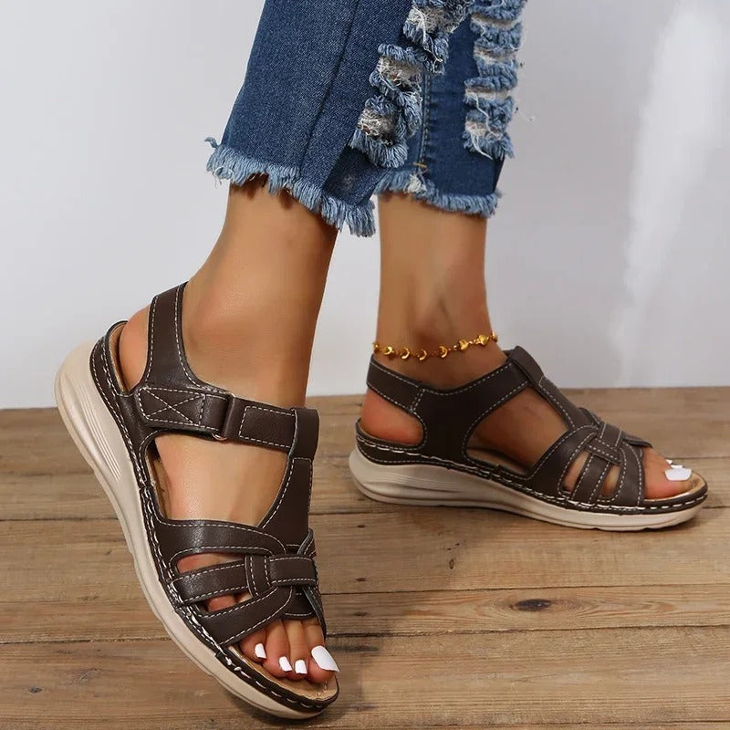 CM | Cómodas sandalias de piel