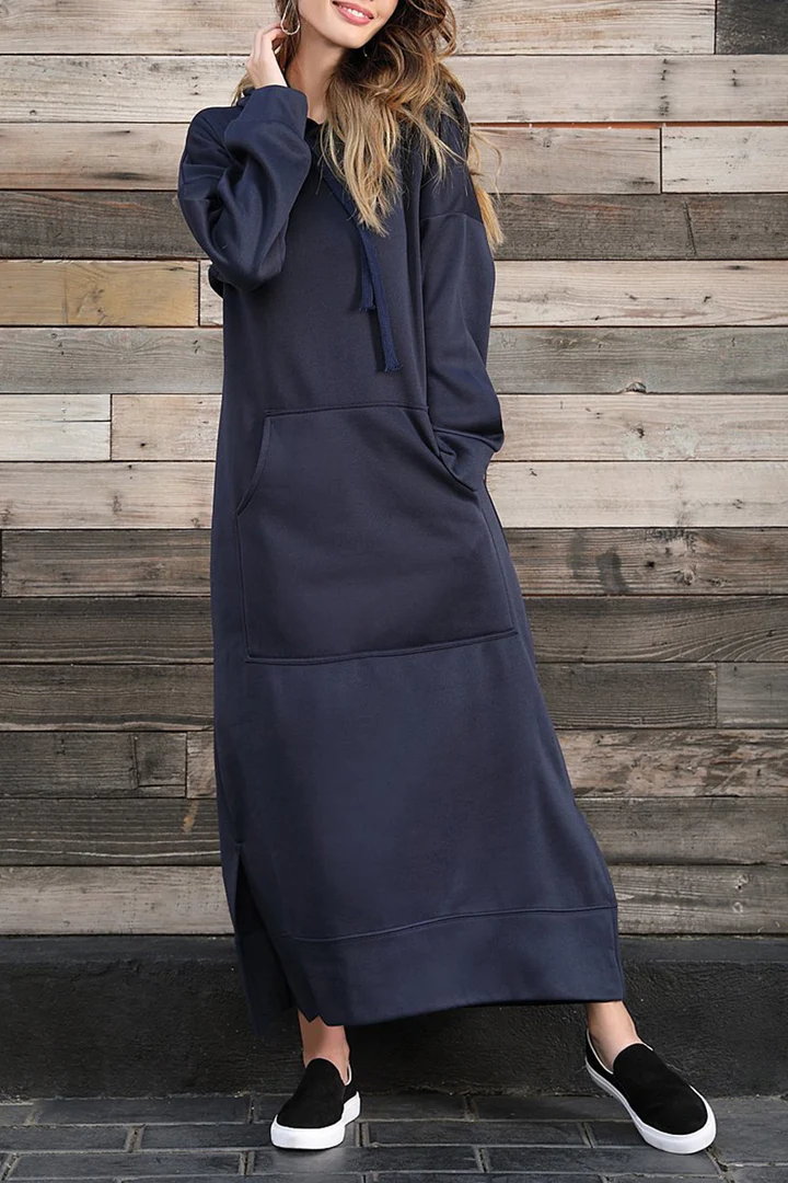 CM | Elegante vestido monocromo con capucha, bolsillos y abertura