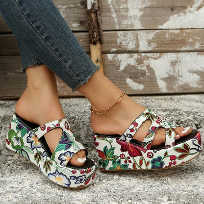 CM | Sandalias peep toe florales recortadas