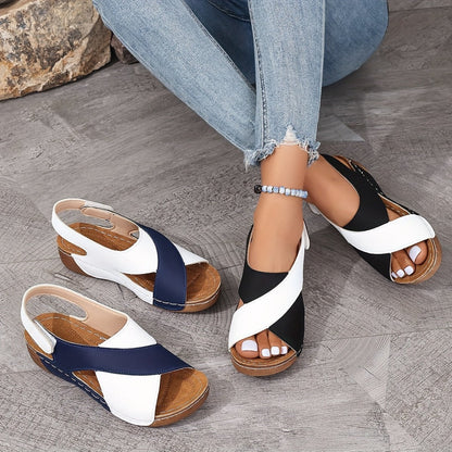 CM | Sandalias de cuña casuales con tiras cruzadas
