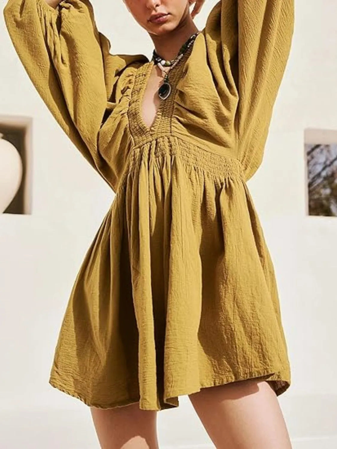 CM | Minivestido texturizado con escote en V