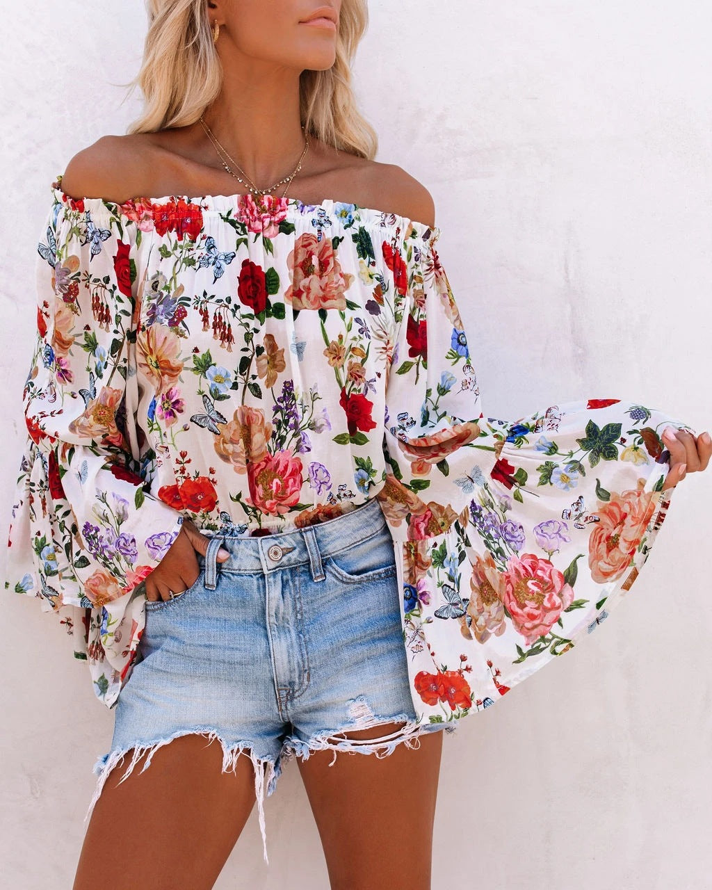 CM | Blusa de un hombro con mangas acampanadas que marca tendencia